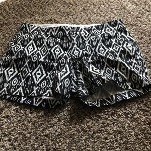 Size 4 Old Navy printed shorts.